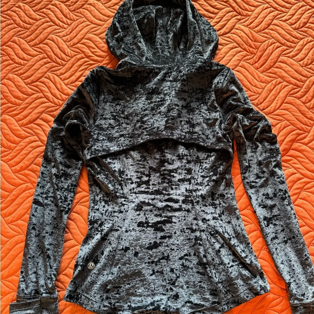 Lululemon Hooded Define Crushed Velvet Jacket size 4 - Picture 2 of 5